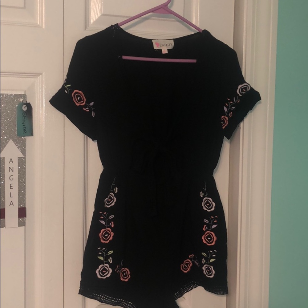 princess polly tie front romper size S